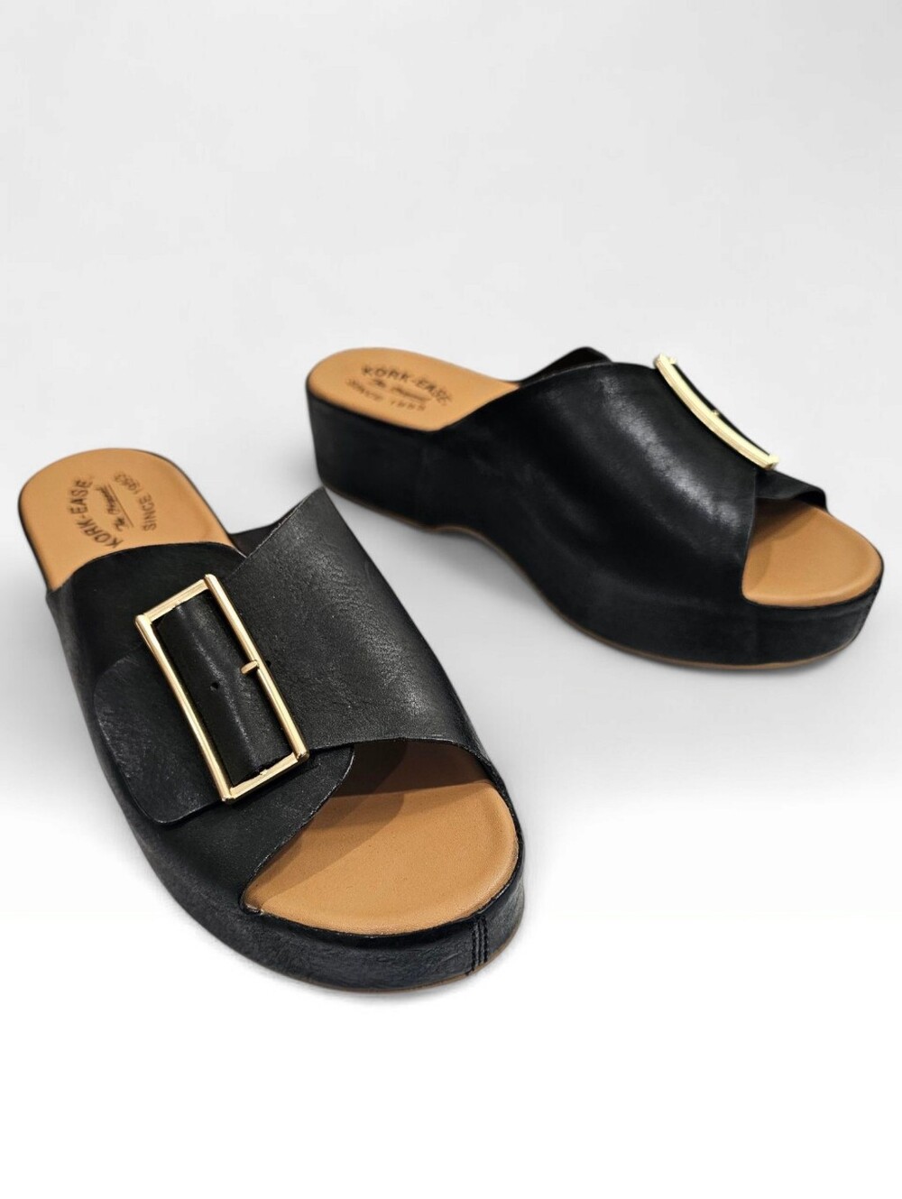 KORK-EASE Women York Black Leather Platform Slide Sandal 10M